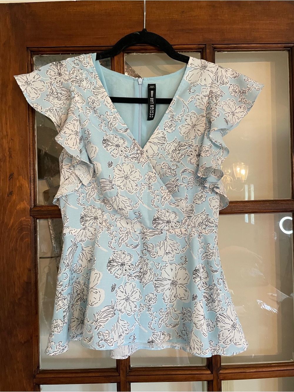 Design Lab Lord & Taylor Light Blue Floral Ruffle V-Neck Blouse